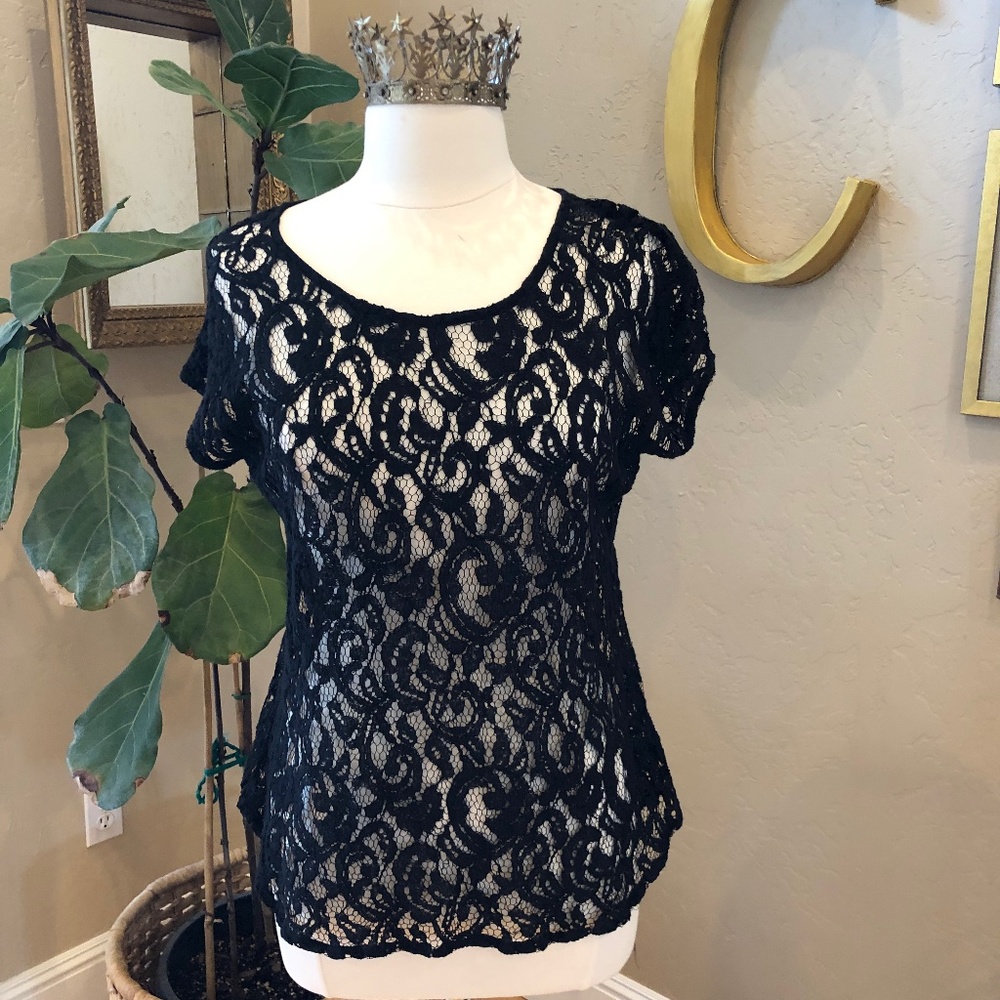 bobeau Black Floral Lace Short Sleeve Scoop Neck Top